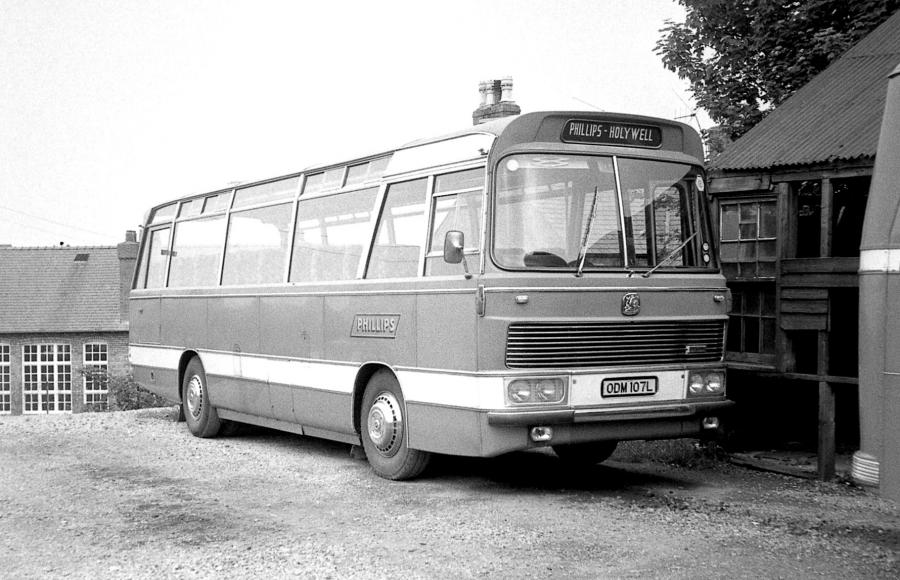  Bedford YRQ Duple Viceroy Express (C45F) 1966 года  (UK) (фото 4 из 4)